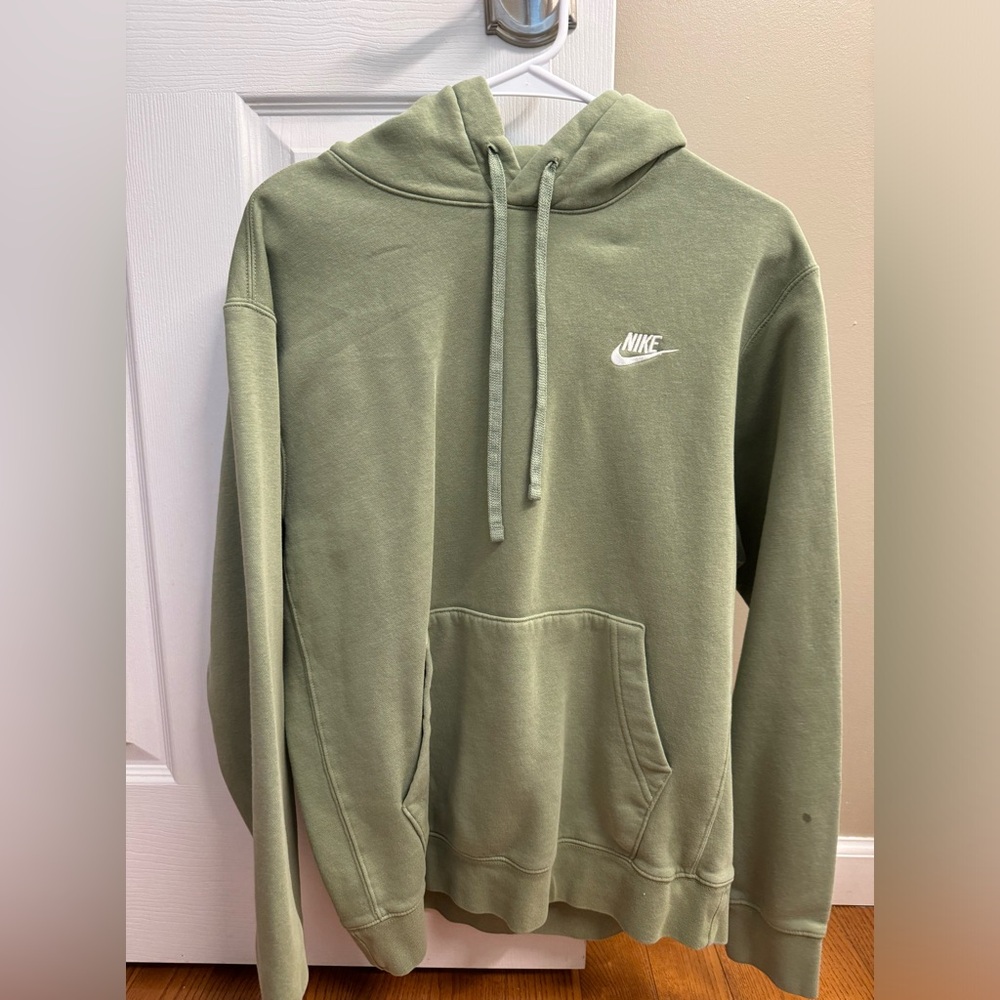 Nike Men’s Sportswear Club Fleece Hoodie Sage Green